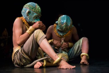 Geleneksel Kamboçya Sanatları Kültür Dansı Apsara ve diğerlerinin tarihini anlatıyor