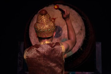 Geleneksel Kamboçya Sanatları Kültür Dansı Apsara ve diğerlerinin tarihini anlatıyor
