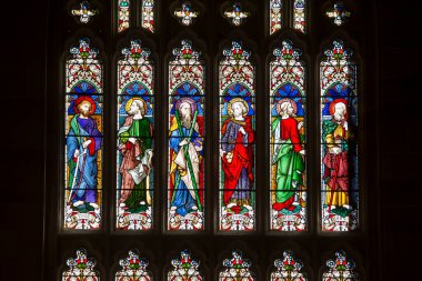 St Andrew Katedrali 'nde lekeli camlar, Sidney Anglikan Piskoposluğu' nun kilisesi Avustralya Anglikan Kilisesi 'nde..