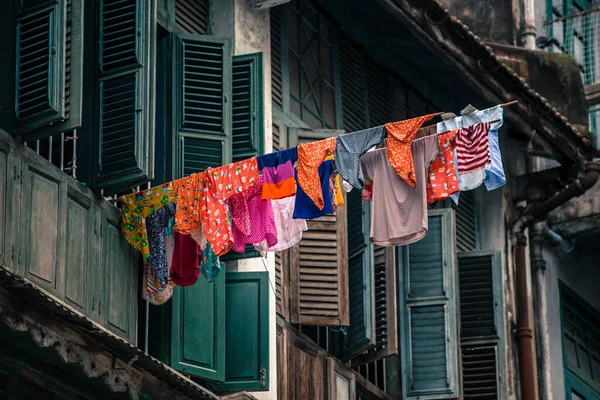 Yangon Myanmar Burma Güneydoğu Asya Eski Sömürge Penceresinin Dışında Asılı — Stok fotoğraf