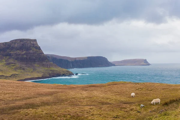 Neist Point Lighthouse Its Nearby Landscape Located West Isle Skye — Stock Photo, Image
