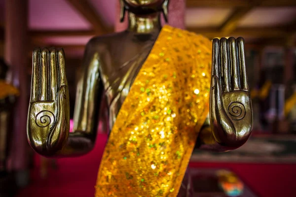 Ounalom pagoda, Kamboçya 'nın Phnom Penh şehrindeki Sisowath Quay' da bulunan bir su kaynağıdır.