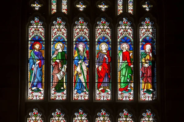 St Andrew Katedrali 'nde lekeli camlar, Sidney Anglikan Piskoposluğu' nun kilisesi Avustralya Anglikan Kilisesi 'nde..