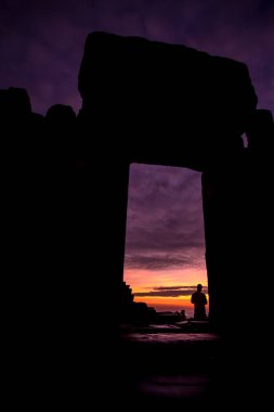 Siem Reap Angkor Wat Phnom Bakheng gün doğumu tepe üstü gün batımı UNESCO şafağı