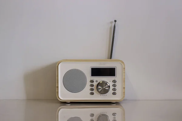 Радио Белом Фоне Ретро Старое Радио Белом Фоне — стоковое фото