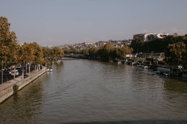 Tiflis nehri ve şehri