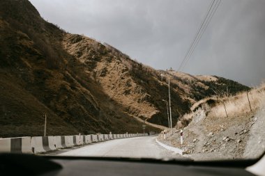Kafkasya dağlarında yol, Gudauri