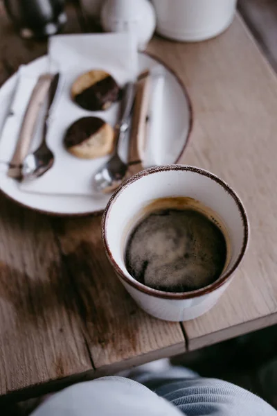 Πρωινό Μαύρο Καφέ Μπισκότα — Φωτογραφία Αρχείου
