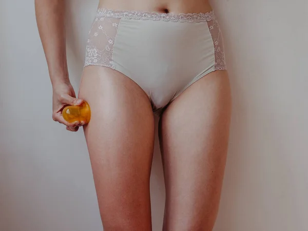 Mujer Caderas Con Vacío Puede — Foto de Stock
