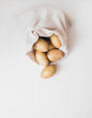 Patatesler sıfır çöp torbasında