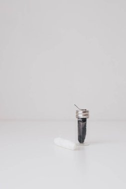 Bambu diş fırçası ve kutulu sıfır atık diş ipi