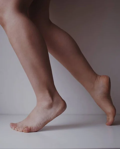 Γυναικεία Πόδια Και Χέρια — Φωτογραφία Αρχείου