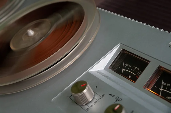 Old Vintage Reel Reel Player Tape Recorder Spools Bobbin Tape — Stock Photo, Image