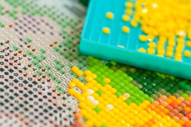 Elmas nakışı, elmas mozaik koleksiyonu. Renkli kristaller.