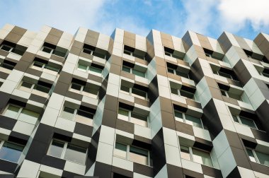 Ktiv 'deki Domino ofis binası cephesi