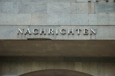 Almanca kelime 3D metin biçiminde haberlerin cepheye sabitlenmesi anlamına gelir