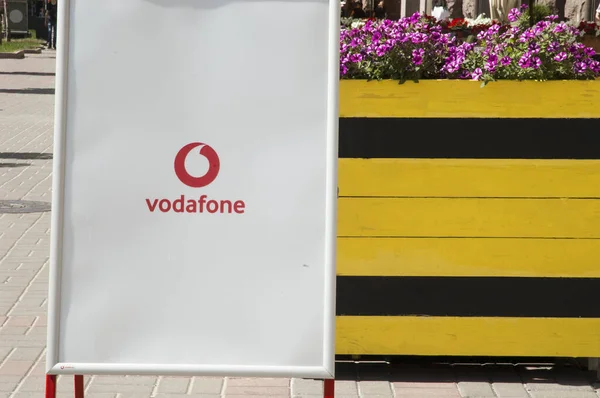 Kiev Ucrania Julio 2020 Anuncio Cartel Comercial Vodafone Operador Telefonía — Foto de Stock