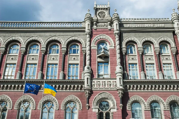 Європейський Союз Українські Прапори Коливаються Перед Головним Гарним Будинком Національного Ліцензійні Стокові Фото
