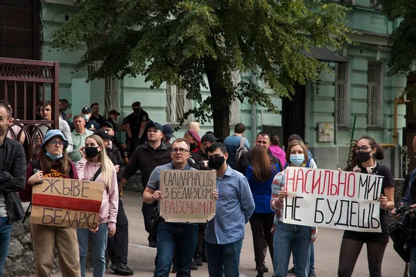 Kyiv Ukraine Αυγουστου 2020 Ακτιβιστές Που Κρατούν Αφίσες Διαμαρτυρίας Και — Φωτογραφία Αρχείου
