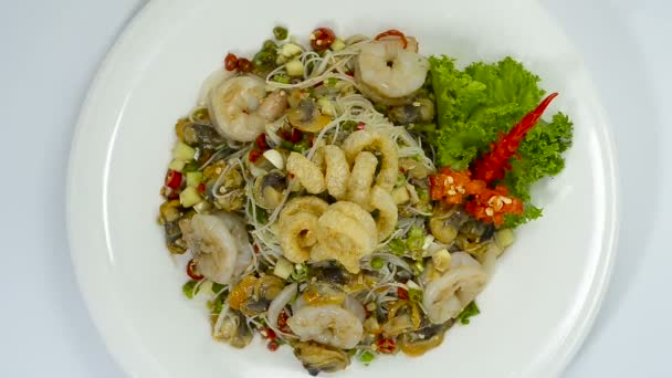 Frutos Mar Picantes Com Macarrão Fino Salada Camarão Cockles Cozinhar — Vídeo de Stock