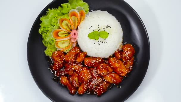 Dakgangjeong Fried Chicken Spicy Sweet Sauce Sprinkle Sesame Served Rice — Αρχείο Βίντεο