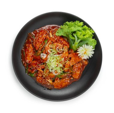 Kore soslu Baharatlı Kızarmış Tavuk (Dak- Bokkeum) Kore Yemeği Kochujung Yemeği Sebze ve Pırasayla süslenmiş