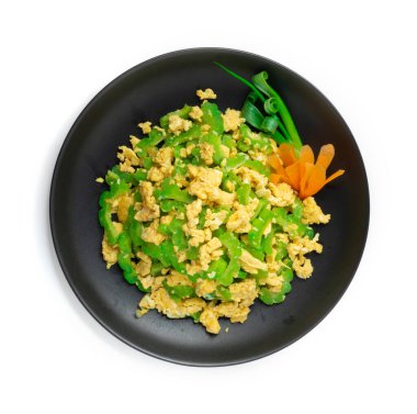 Acı Kabak Yumurtayla Kızarır (Acı Karpuz), Tayland Beyaz Arkaplan 'ında popüler olan pirinç ile sağlıklı Asya Gıda Stili karışım menüsü ile kolay yemek pişirir.