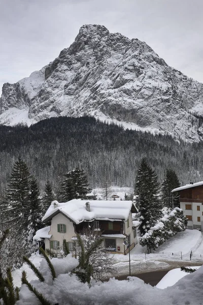 Bergpanorama Mit Schneefall — Stockfoto