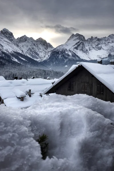 Bergpanorama Mit Schneefall — Stockfoto