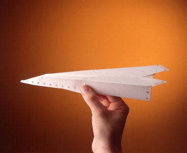 Kağıt uçağa lansmanı