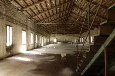 Terk edilmiş bir binada, boş ortam