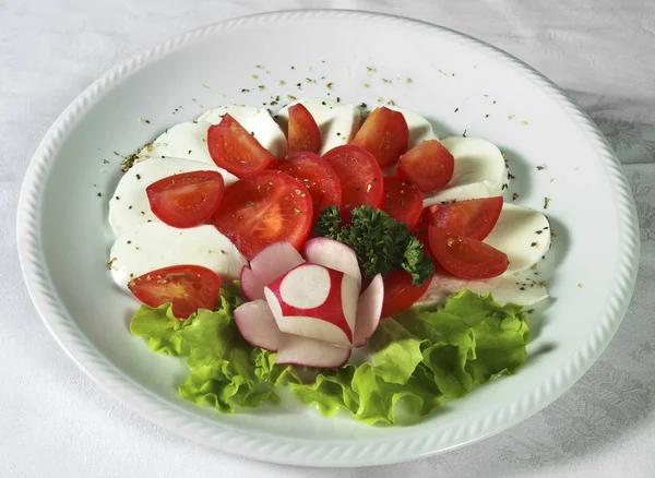 Antipasto Con Formaggio Insalata Pomodori — Foto Stock