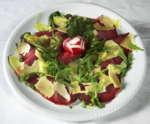 Antipasto Misto Con Carne Insalata Frutta — Foto Stock