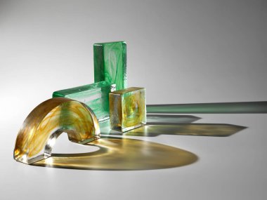 Renkli şeffaf cam karo