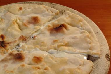 Focaccia peynir ile doldurulmuş