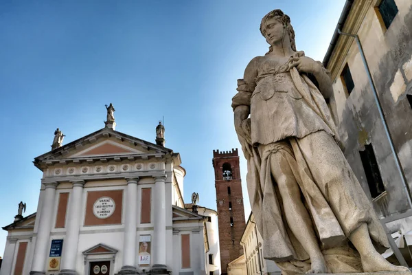 Paesaggio Con Antiche Statue Pietra — Foto Stock