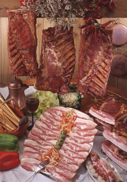 Showcase Met Rauw Rood Vlees — Stockfoto
