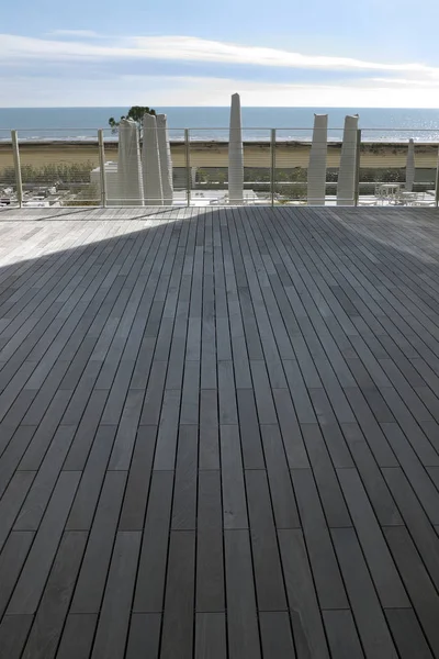 Terraço Mar Com Piso Tábua Madeira — Fotografia de Stock