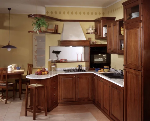 Ambiente Cozinha Com Mobiliário Clássico — Fotografia de Stock