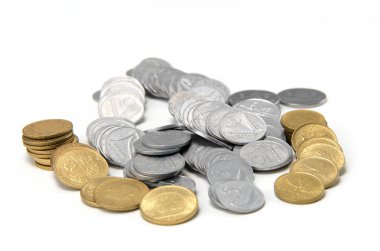 Beyaz zemin üzerinde eski lira sikkeler set