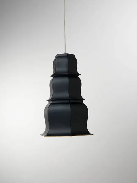 Lampadario Ceramica Nera Sfondo Neutro — Foto Stock