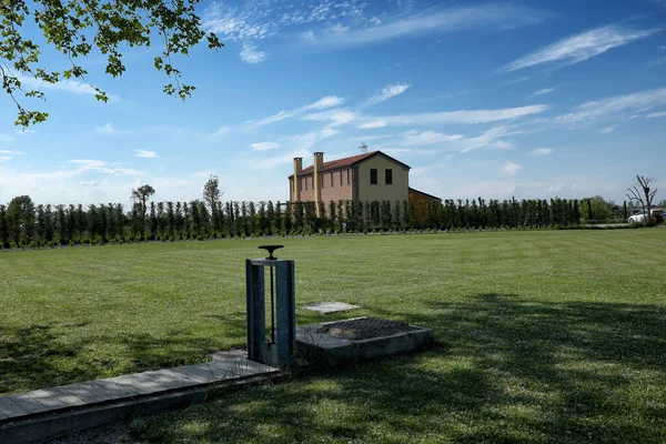 Paisagem Campo Com Céu Azul — Fotografia de Stock