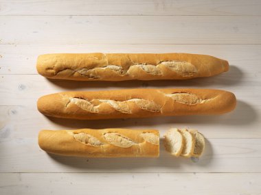 Tahta üzerinde ekmek.