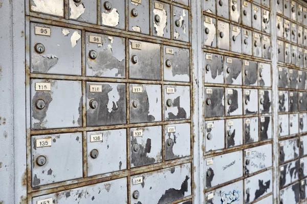 Винтажные Ржавые Почтовые Ящики — стоковое фото