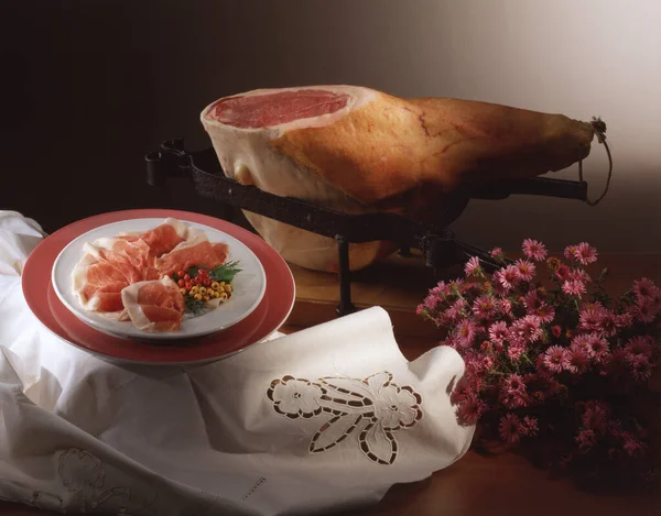 Table Set Raw Ham Leg — Stock Photo, Image