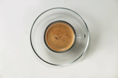 Kahveli cam bardak.