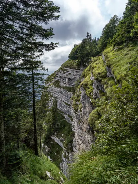 Berglandschap Met Klif Van Rotsen — Stockfoto