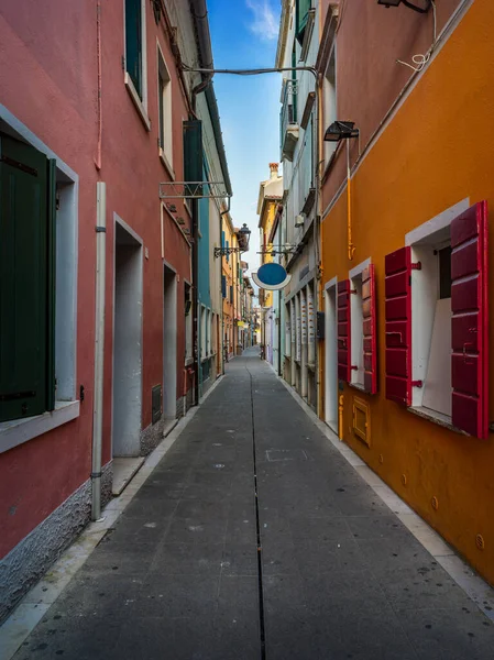 Smalle Straatjes Tussen Kleurrijke Gebouwen Van Een Kustdorp — Stockfoto