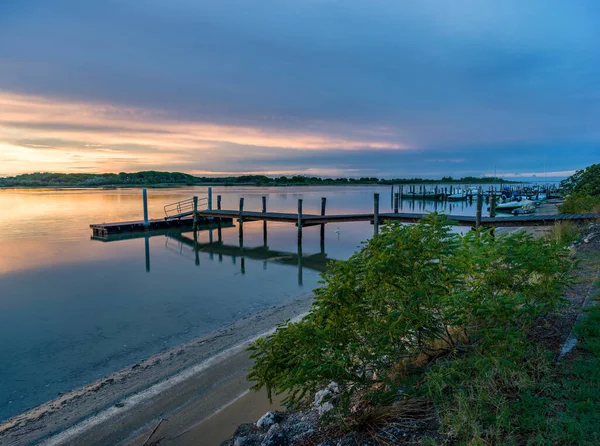 Lagunenlandschaft Morgengrauen Mit Holzsteg — Stockfoto