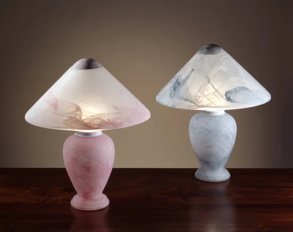 Vintage Tafellampen Met Gekleurde Glazen Lampenkap — Stockfoto